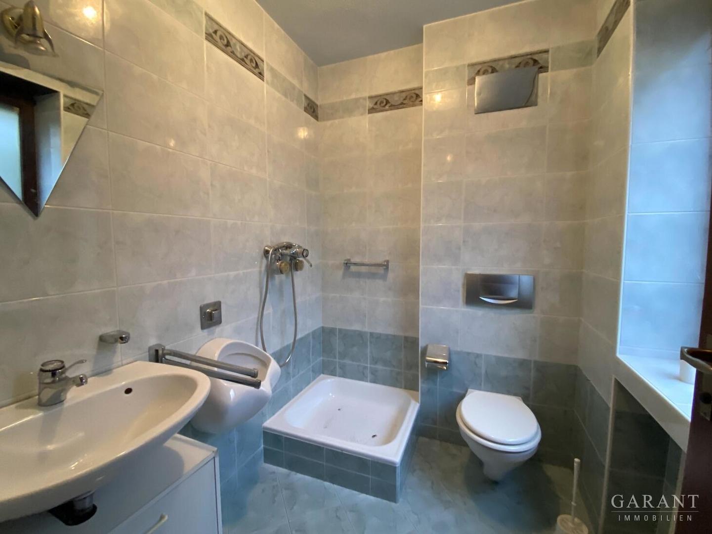 Blick ins Gäste-Bad EG
