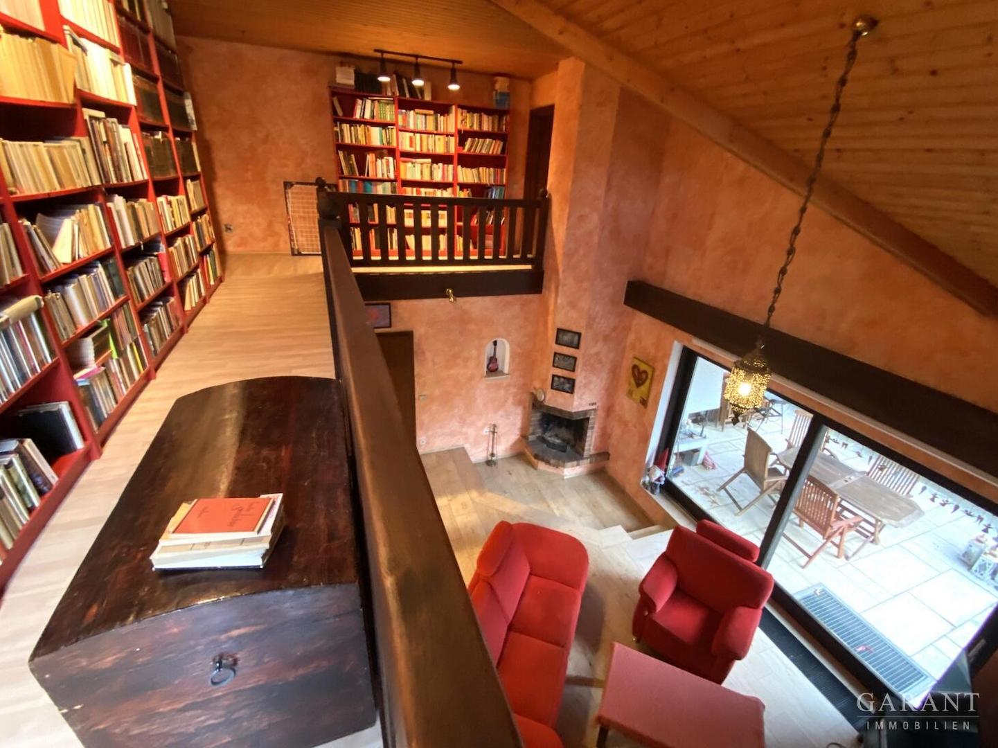 Blick von der Galerie in den Wohnbereich