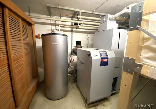 Blick auf die Pelletheizanlage