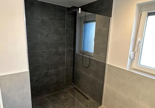 WC Erdgeschoss mit Dusche