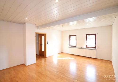 Großes helles Schlafzimmer