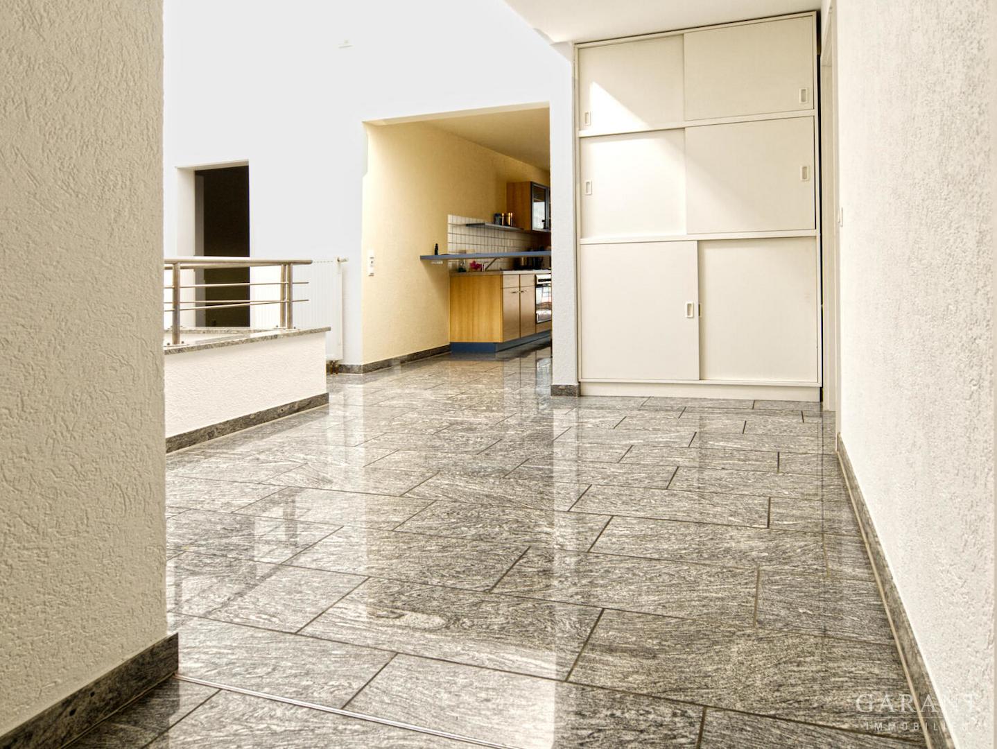 ...hell und freundlich