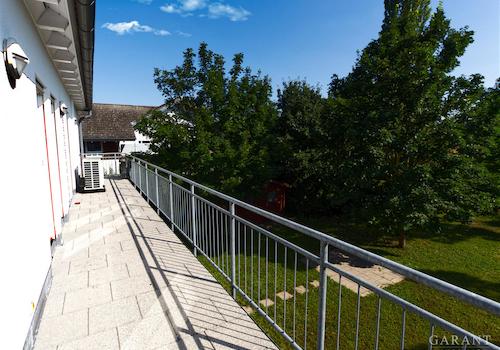 ..Balkon mit Blick ins Grüne