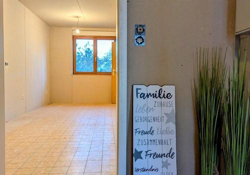 Flur mit Blick in die Küche