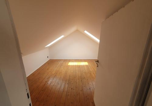 Zimmer im Spitzboden