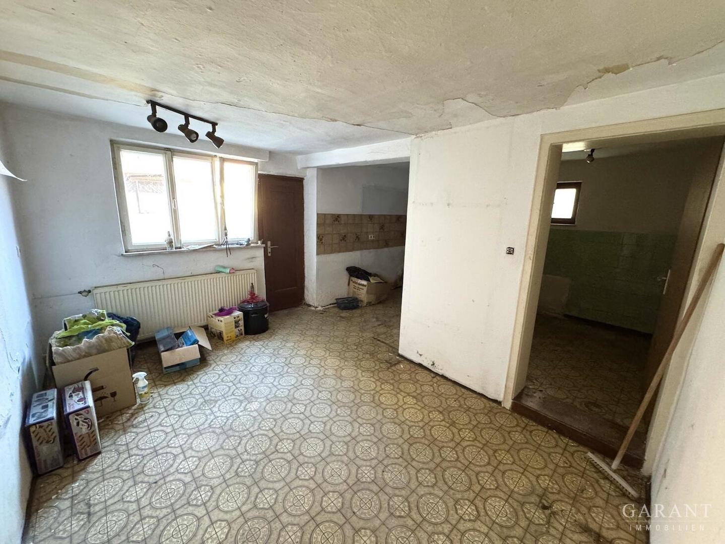 Wohnraum / Ausgang in den Hof