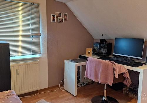 gut genutzter Raum im ausgebauten Dachboden