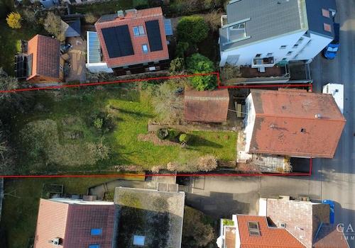 gesamtes Grundstück