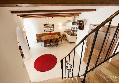 Lena  Interior -- Treppe A   