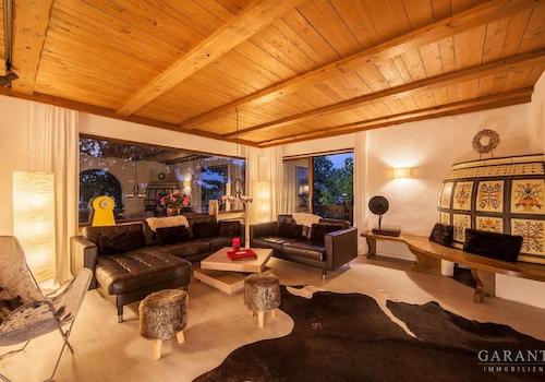 Lena  Interior - Wohnzimmer C  Abends resized (1)