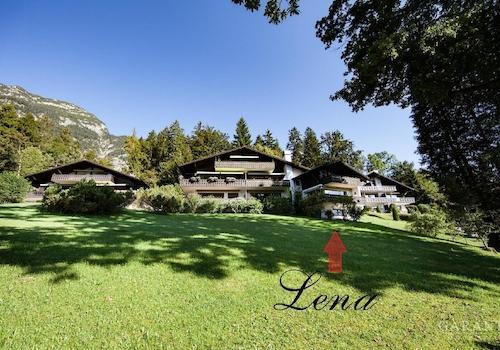 Lena Aussen F  with Arrow resized