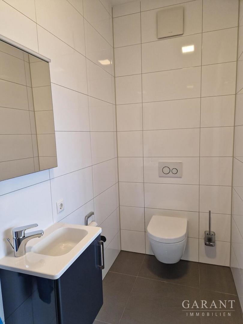 Ansicht GästeWC mit Dusche 3