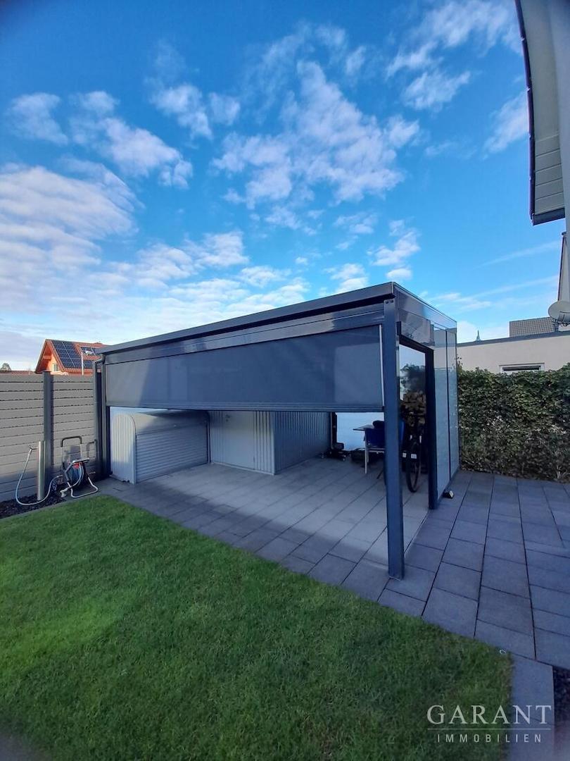 Gartenhaus mit Überdachung