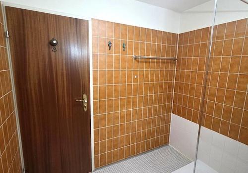 Badezimmer mit Dusche u. WA Platz