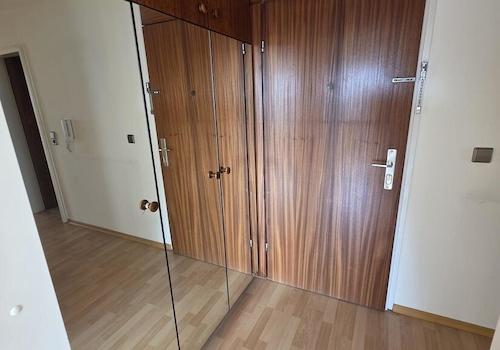 Eingangsbereich m. Einbauschrank