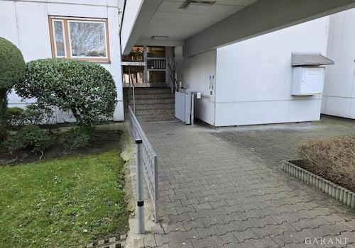 Treppenlift am Hauseingang