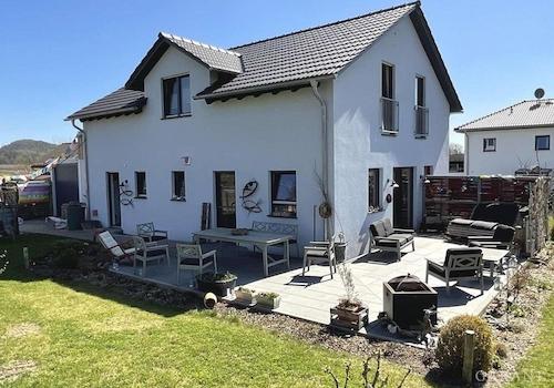 Gartenansicht mit Terrasse