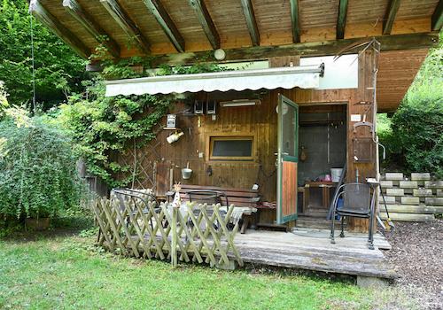 Gertenhaus mit Freisitz