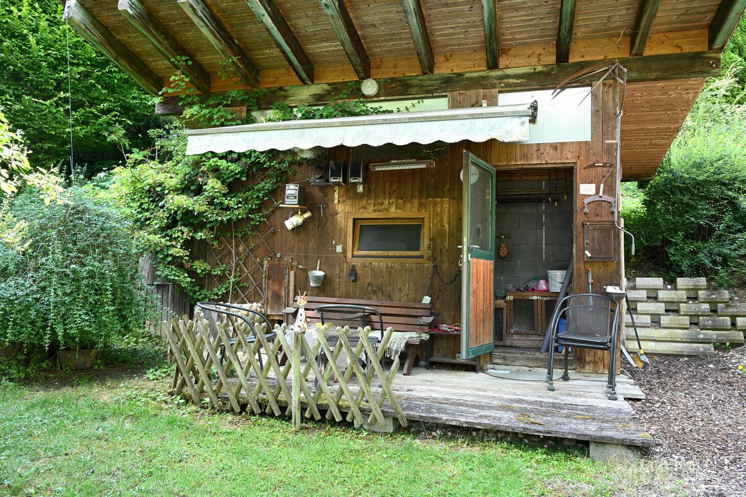 Gertenhaus mit Freisitz