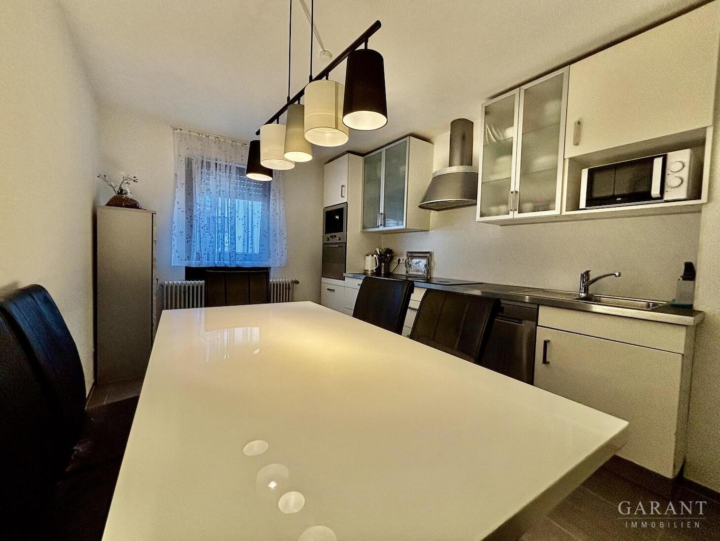 Küche mit Essbereich1