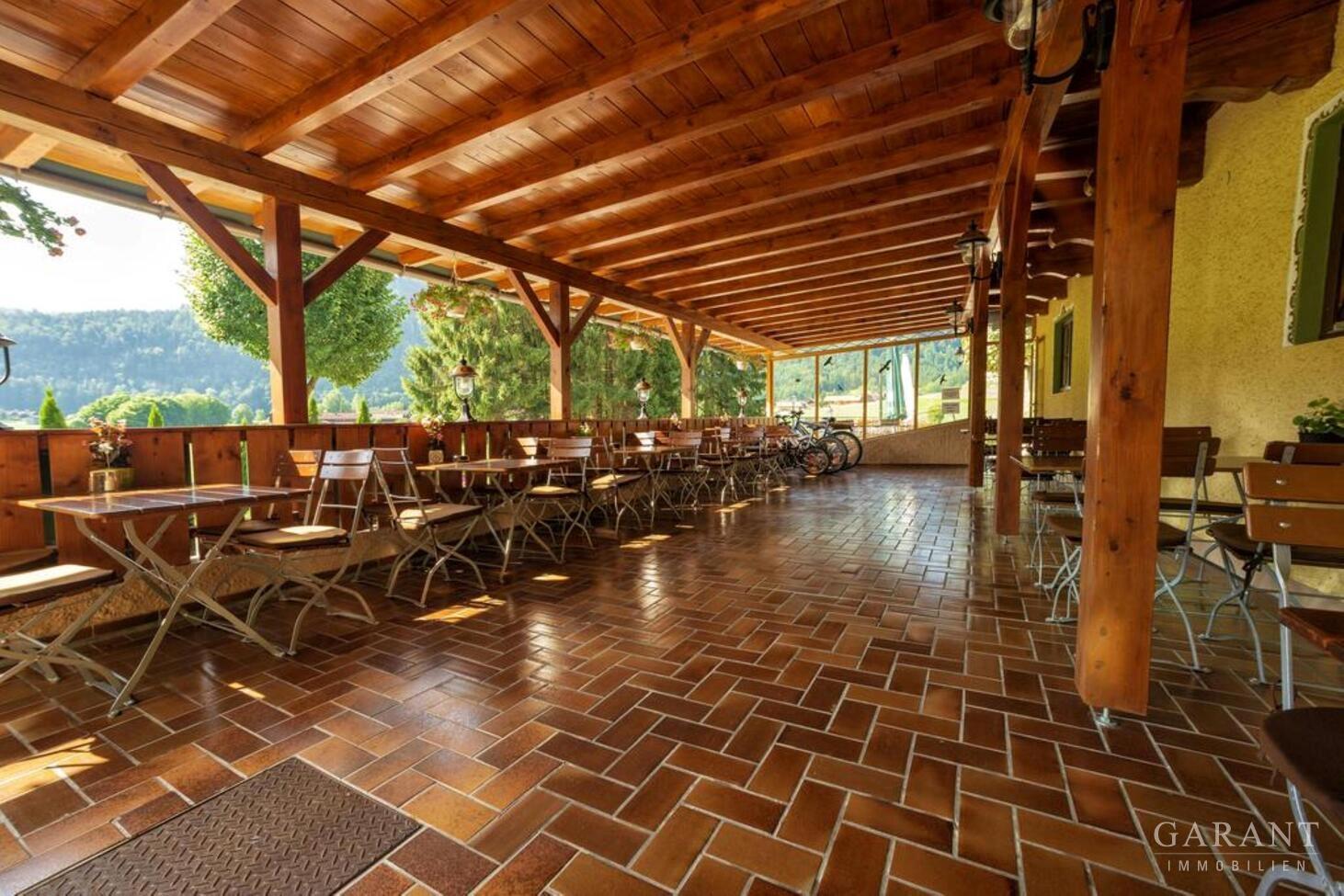 Draußen genießt man