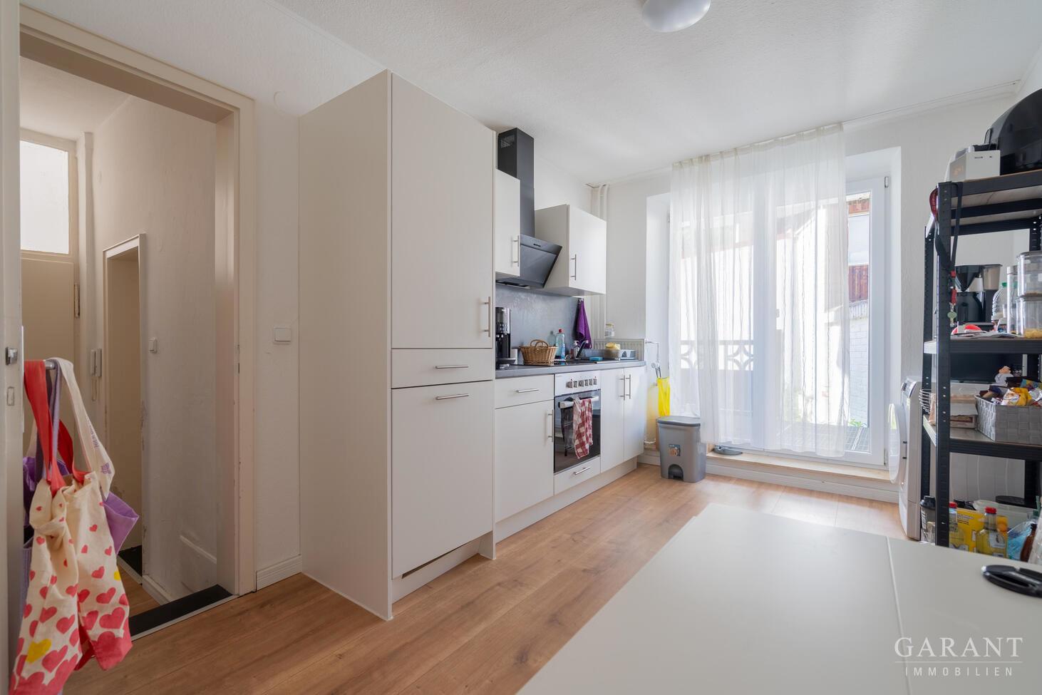 Küche mit Zugang zur Terrasse