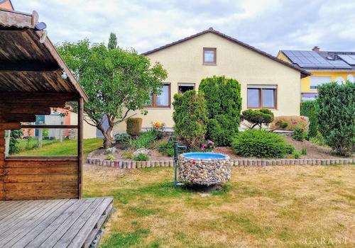 Südansicht mit Terrasse