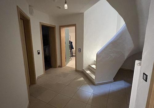 Flur und Treppenaufgang UG