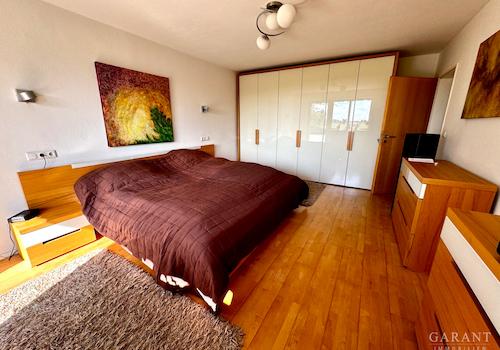 Schlafzimmer. (Seite 1)