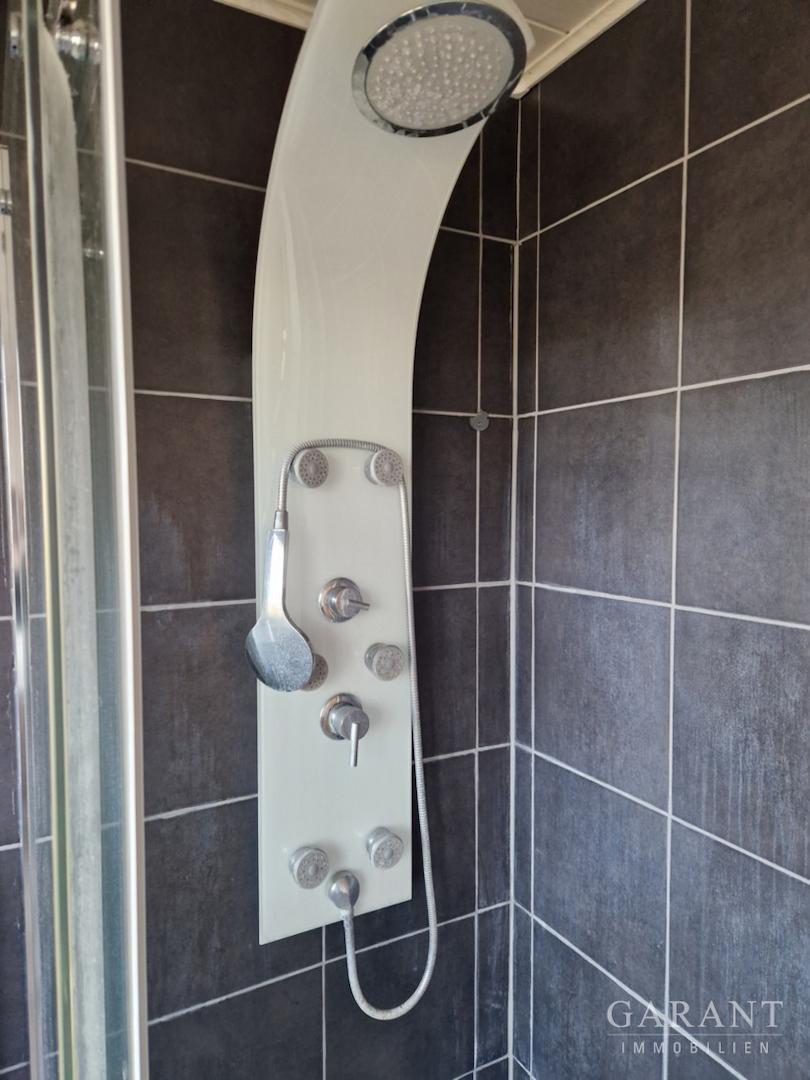 Duschanlage im Tageslichtbad