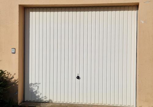 Garage mit elektrischem Torantrieb