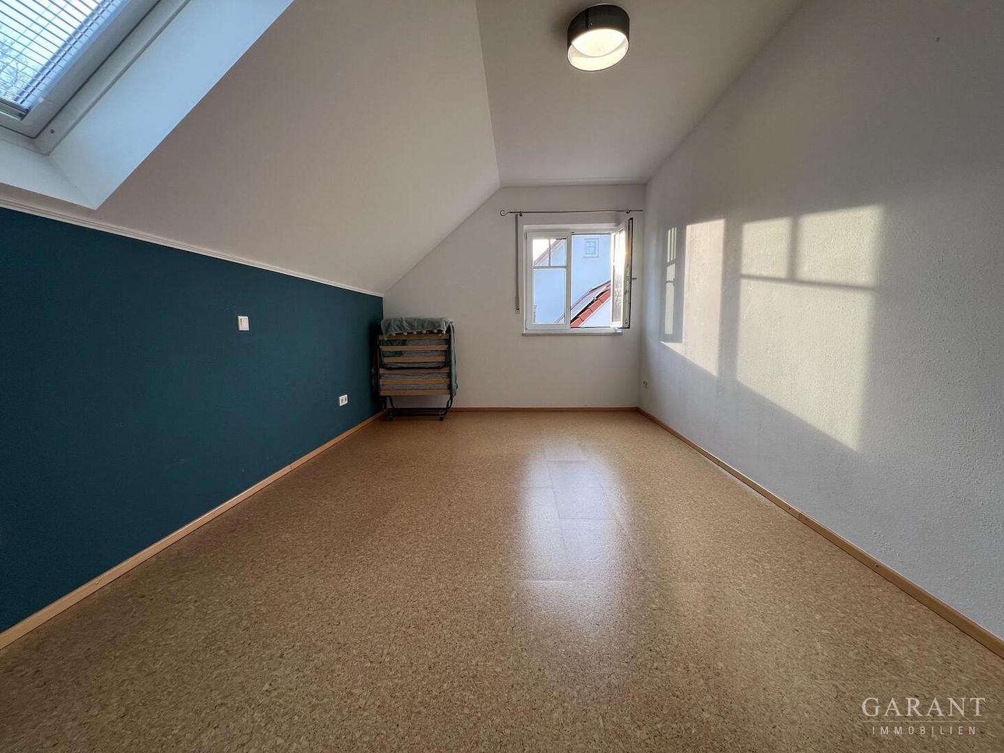 Schlafzimmer + begehb. Kleiderschrank