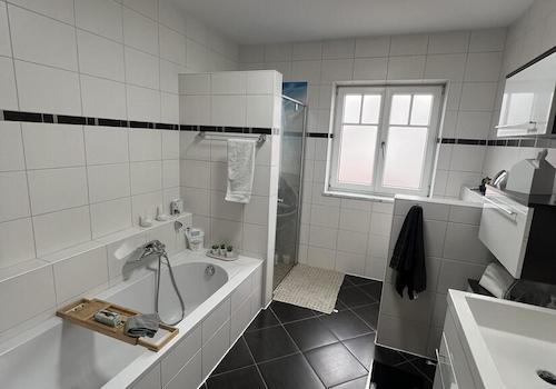 Badezimmer 1.OG