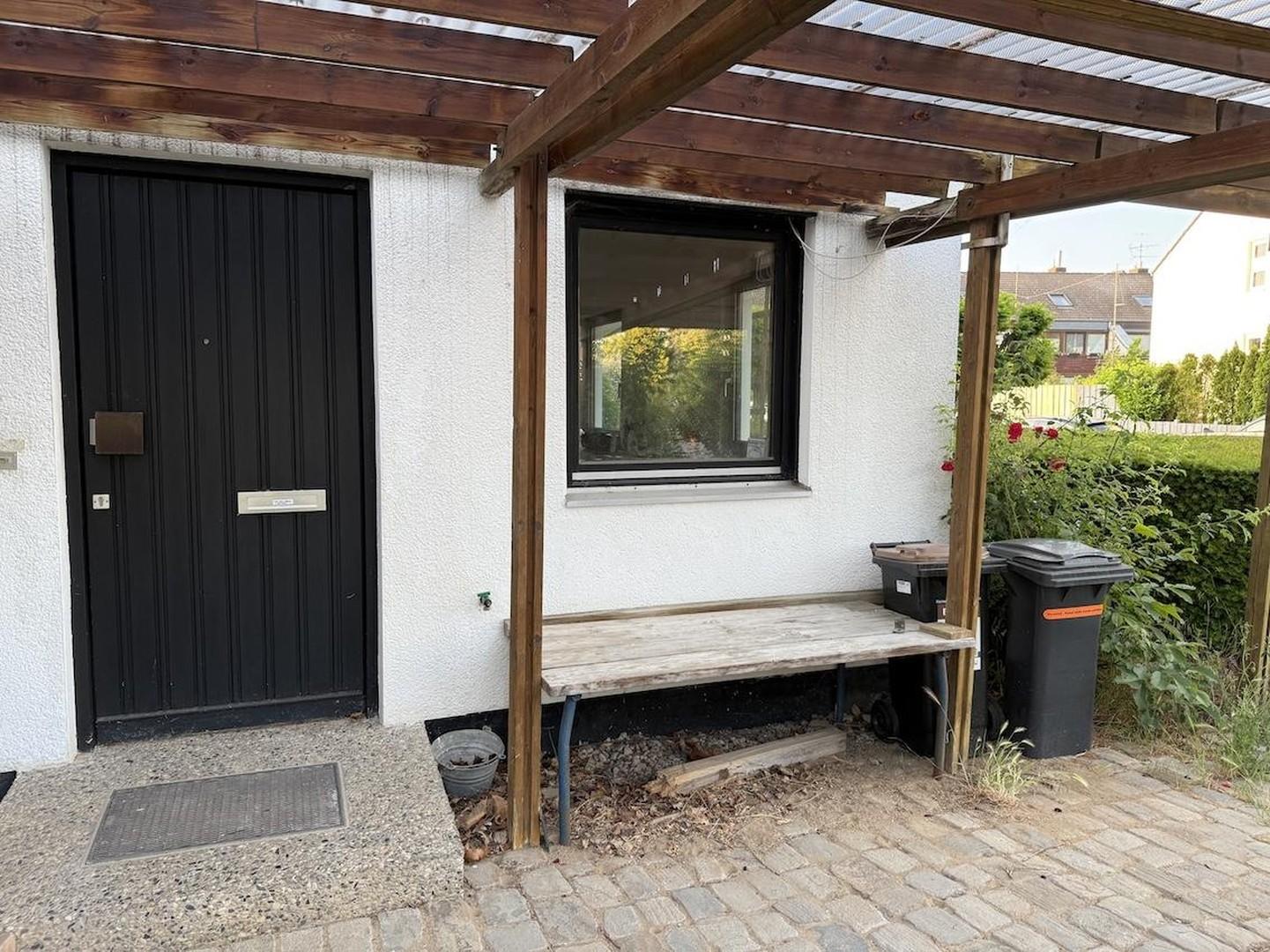 Eingangssituation mit Bank