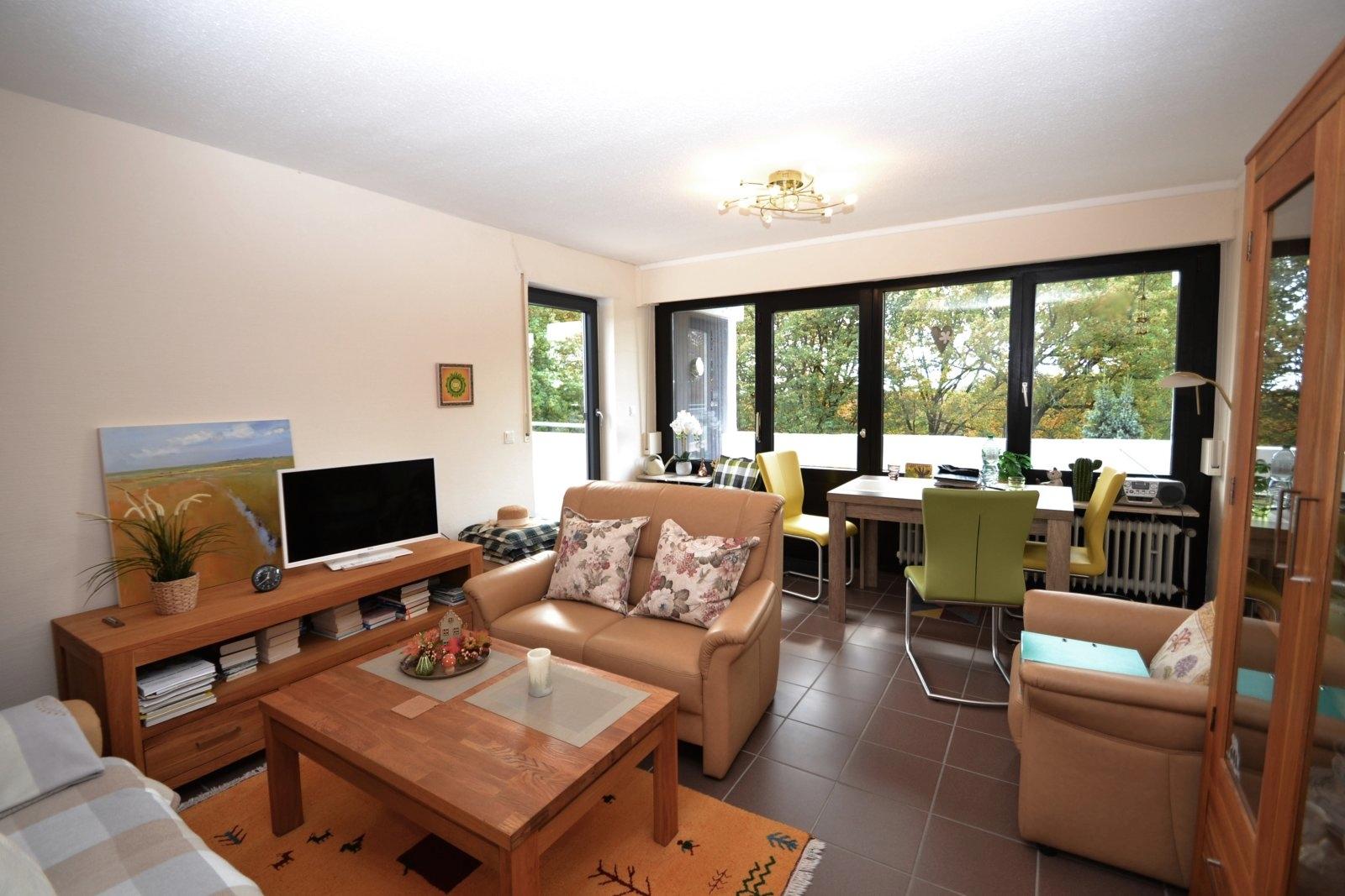 Wohn-/Esszimmer Foto 1