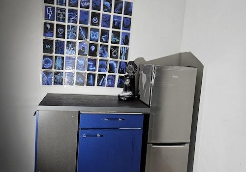 Kücheninsel mit Kühlschrank