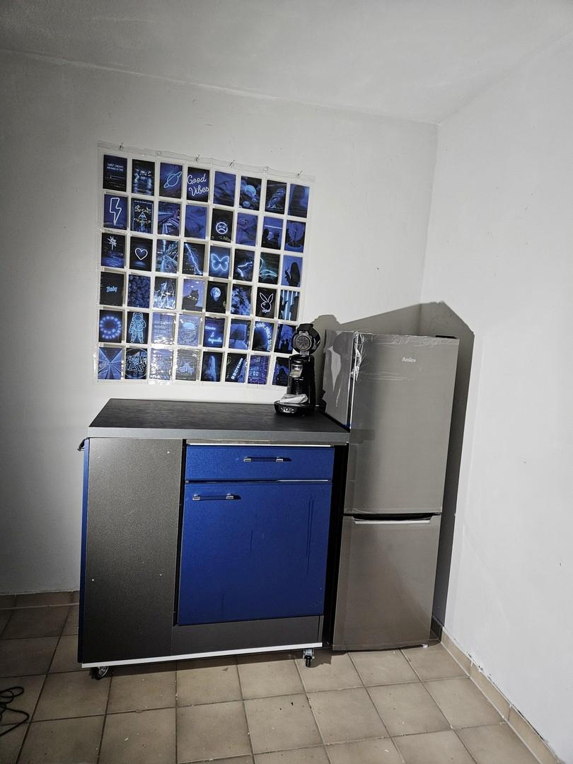 Kücheninsel mit Kühlschrank