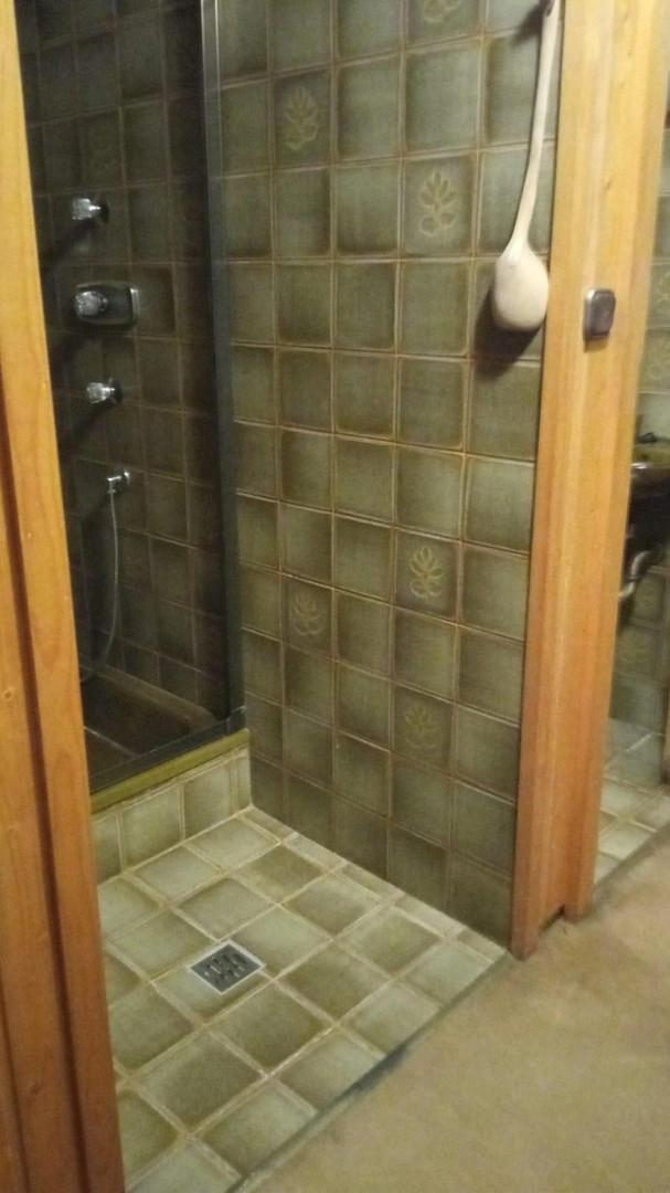 Dusche im UG neben d. Sauna