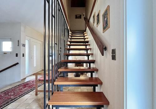 Treppenaufgang zum Obergeschoss