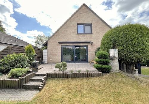 rückwärtige Haus- und Gartenansicht