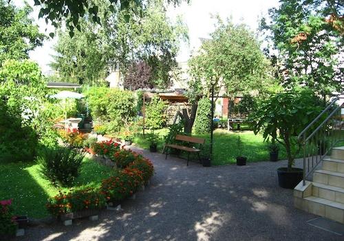 Garten hinter dem Haus