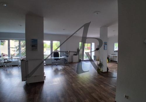 Großzügiger Empfangsbereich