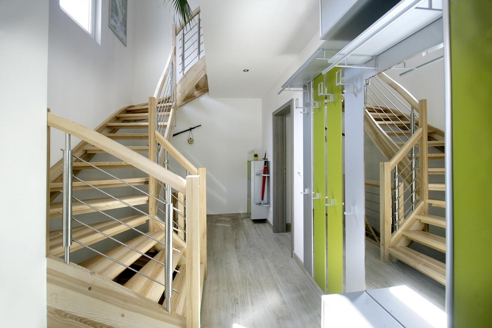Treppenhaus mit Einbauschränke