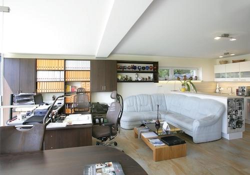 Büro mit Einbauküche