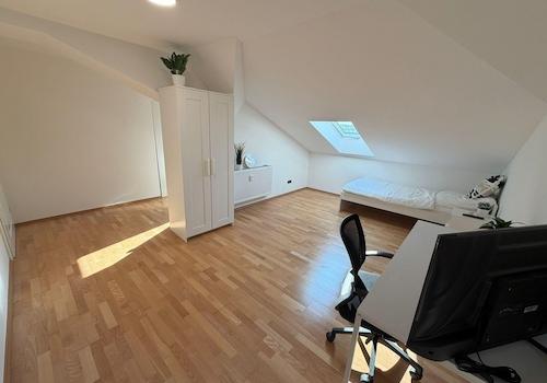 Zimmer 1 Shared/Couple Room