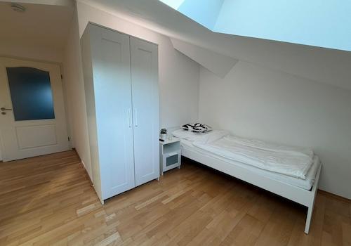 Zimmer 1 Shared/Couple Room