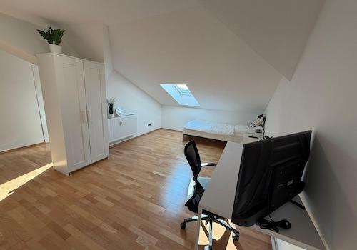 Zimmer 1 Shared/Couple Room