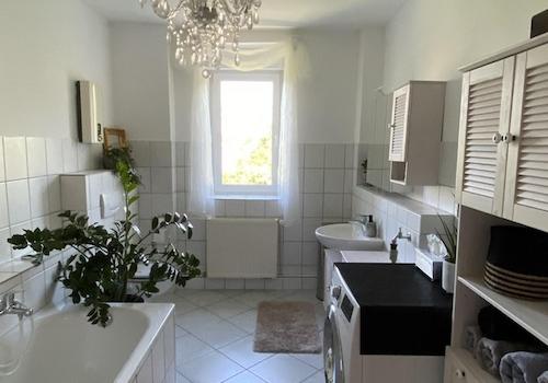 Riesiges Tageslichtbad 3. OG