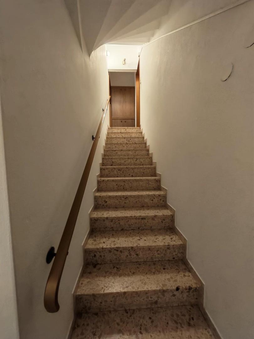 Kellerzugang ü.beide Einheiten