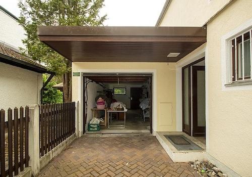 Garage und Stellplatz